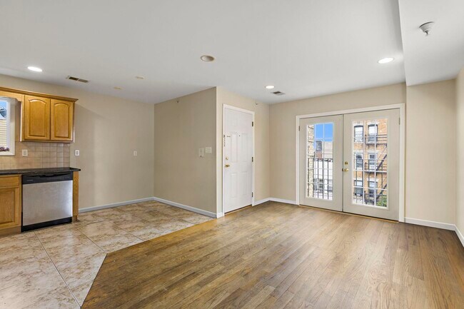Building Photo - 304 49th St