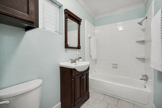 Building Photo - 130 San Fernando Dr