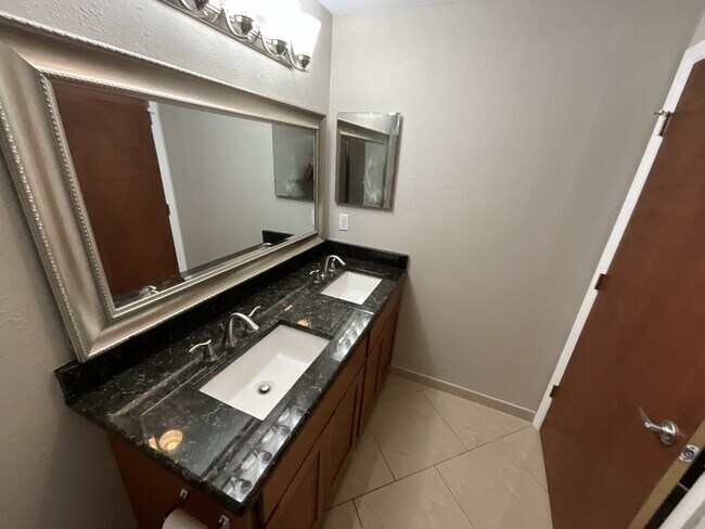 Building Photo - 8555 Bernwood Cove Loop