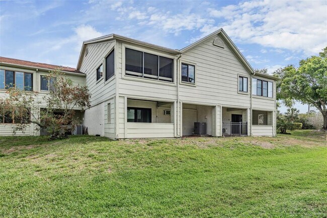 Building Photo - 637 Drake Ln N