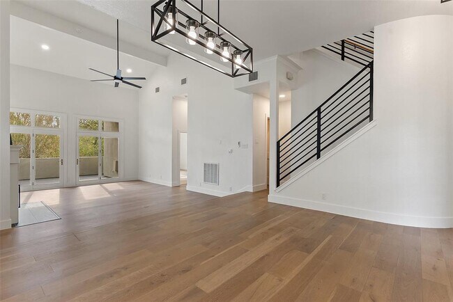 Building Photo - 4231 Westlake Dr