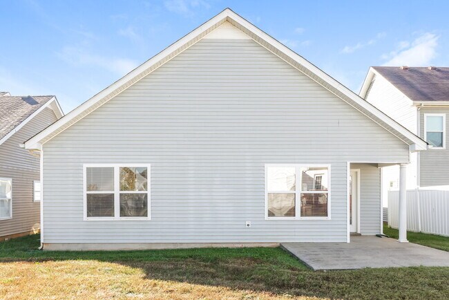 Building Photo - 1516 Beaconcrest Cir