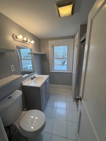 Building Photo - 409 S Shippen St