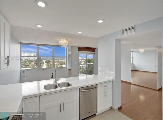 Building Photo - 11930 N Bayshore Dr