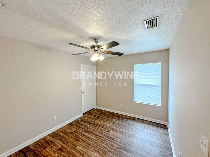 Building Photo - 628 4th Ave S