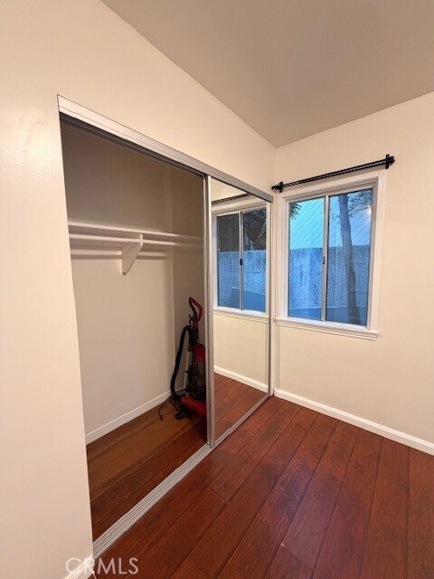 Building Photo - 1153 Justin Ave