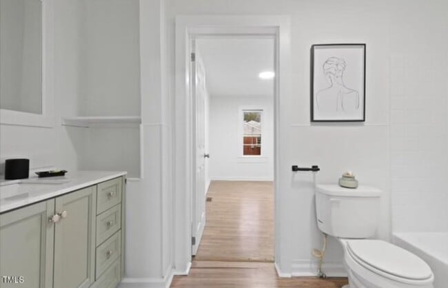 Building Photo - Three Bedroom Home!