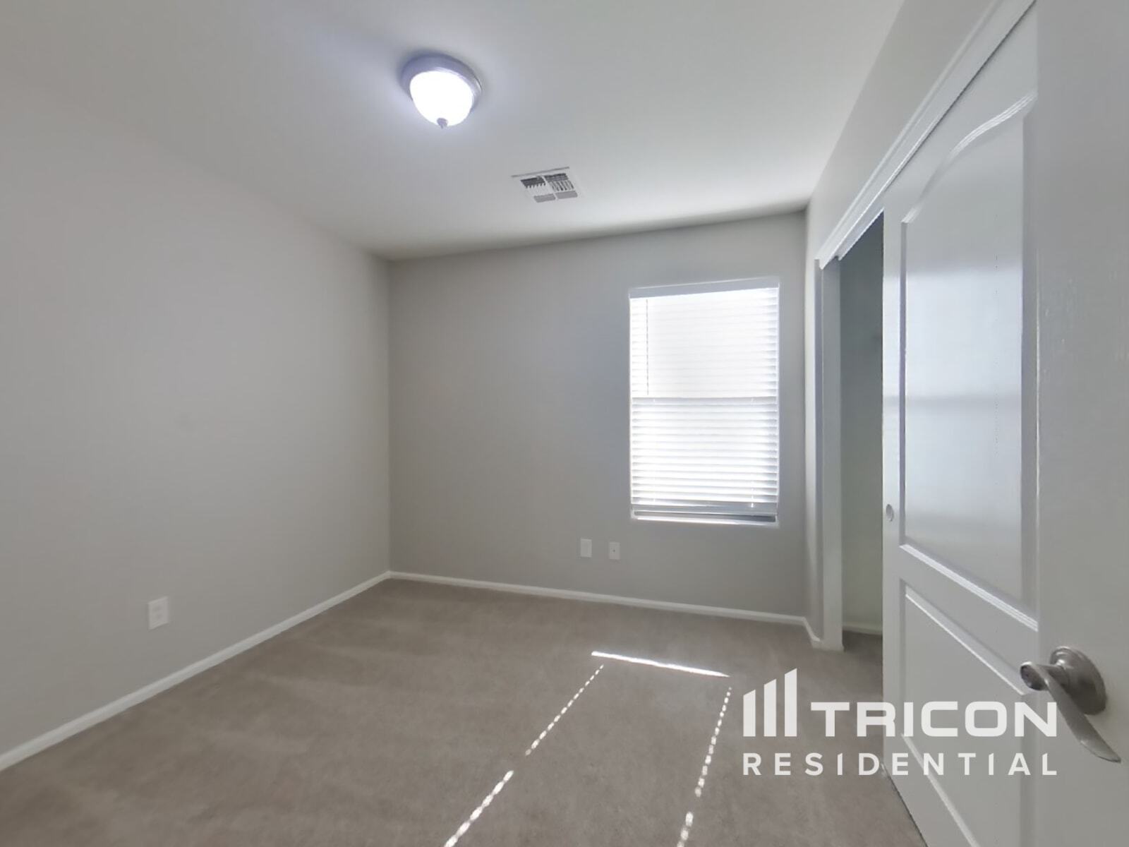 Building Photo - 40179 W Thornberry Ln