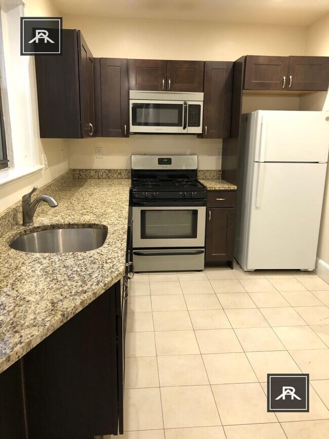 Building Photo - 3 bedroom in Cambridge MA 02140
