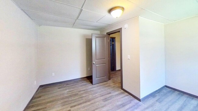 Building Photo - 6 Bedroom Home for Rent