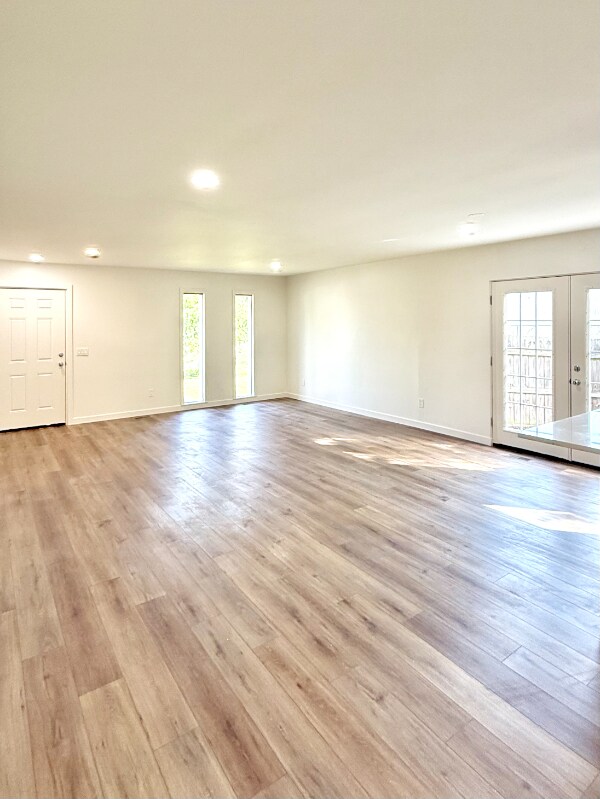 Building Photo - 6386-6386 Shelton Ct
