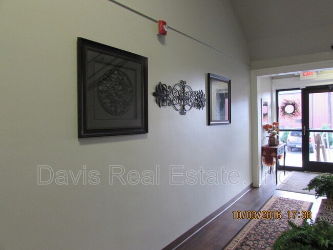 Building Photo - 110 E Bald Eagle St