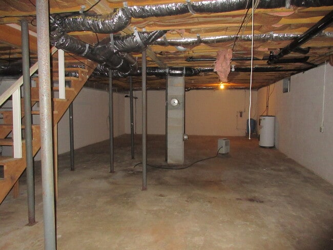 Building Photo - $1,780 - 3 Bedroom 1.5 Bathroom Unfurnishe...