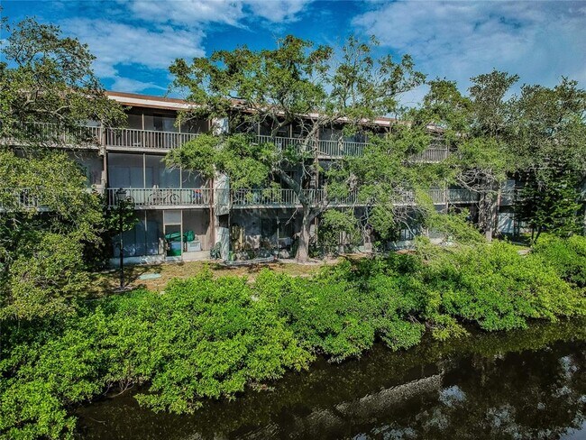 Building Photo - 9001 Tudor Dr