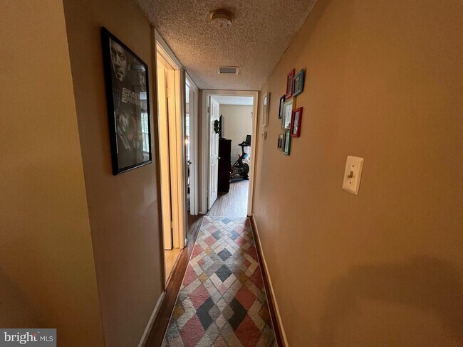 Building Photo - 7746 New Providence Dr