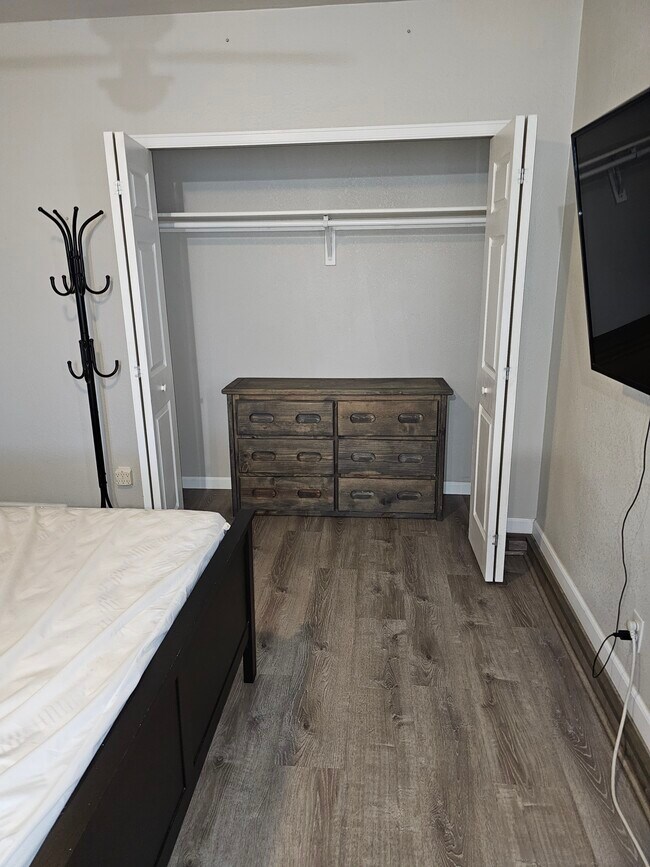 Building Photo - 203 Elmwood Dr