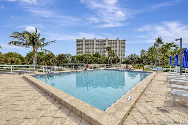 Building Photo - 4101 N Ocean Blvd