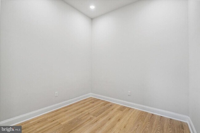 Building Photo - 2143 E Lehigh Ave