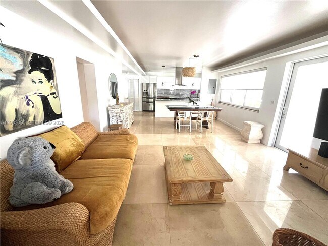 Building Photo - 10190 Collins Ave