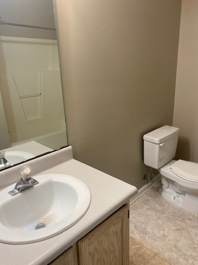 Building Photo - 4914 Pin Oak Dr
