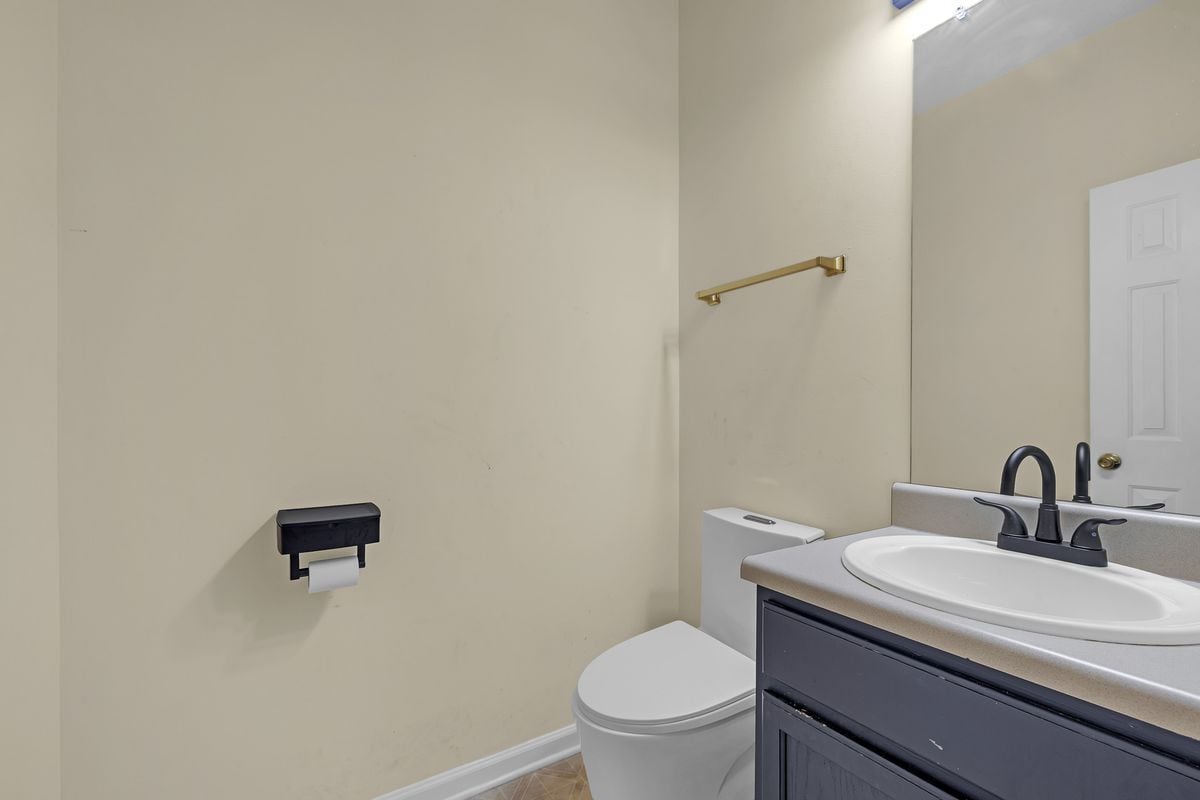 Building Photo - 5475 Hampton Ct