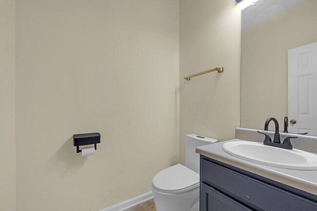 Building Photo - 5475 Hampton Ct
