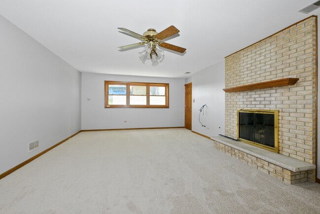 Building Photo - 7745 Woodstock Dr