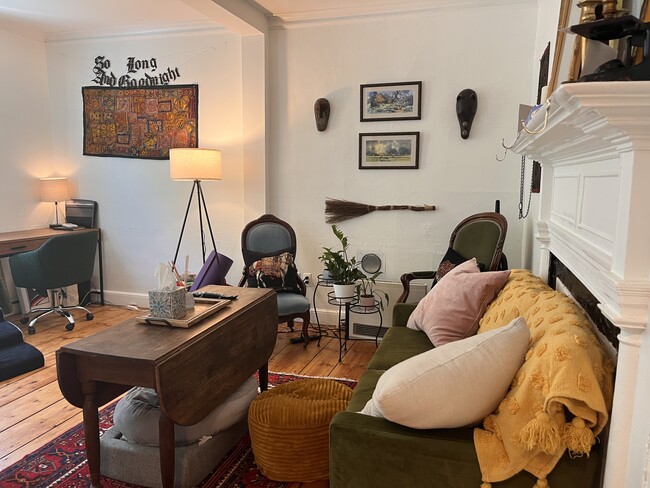 Living room - 74 John St