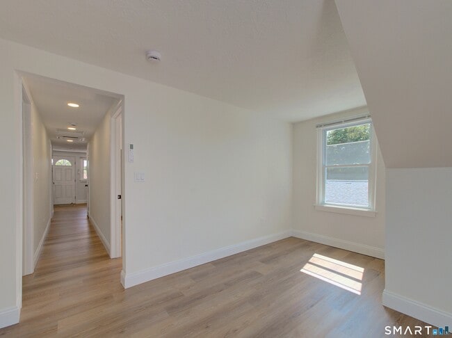 Building Photo - 16 Benham Rd