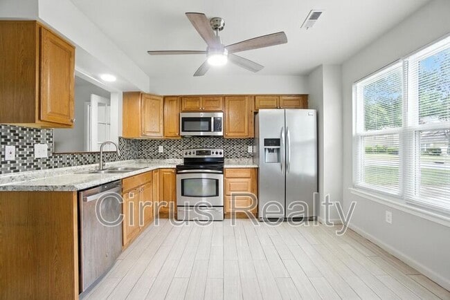 Building Photo - 142 Springdale Way