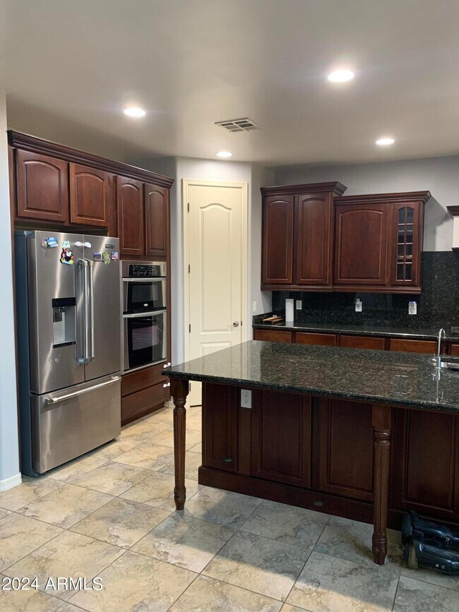 Building Photo - 2219 E Wisteria Dr