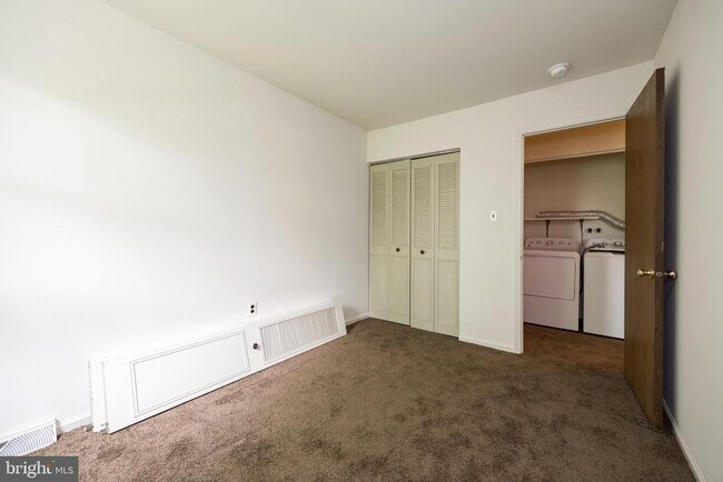 Building Photo - 918 Dogwood Ln