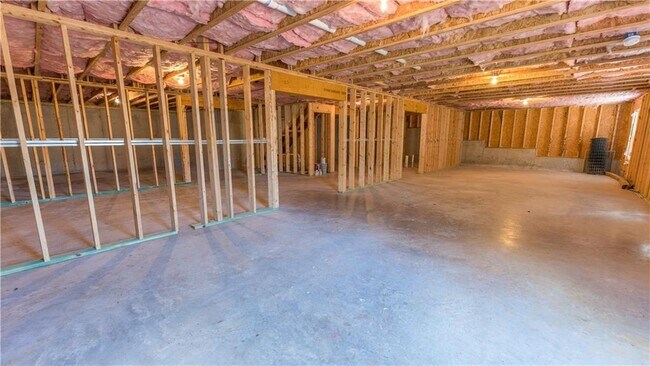 Building Photo - 5875 Chestnut Dr
