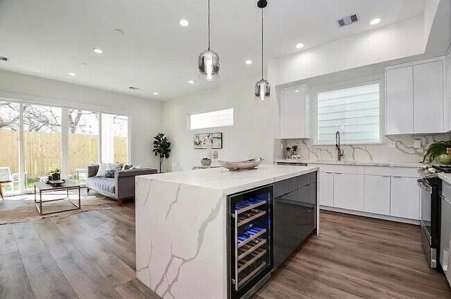 Building Photo - 3609 Dennis St