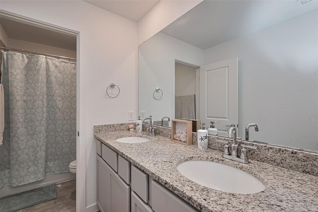 Building Photo - 21611 Shadowbrook Birch Dr