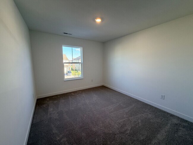 Building Photo - 936 Shadow Dr