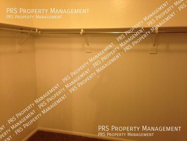Building Photo - 1007 S Cheshire Ln
