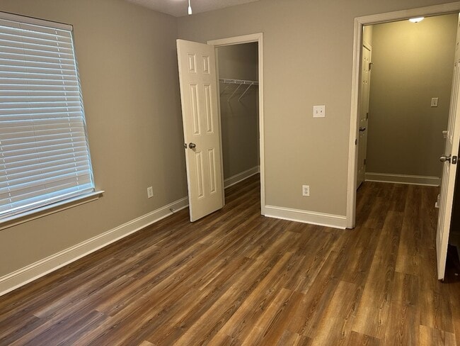 Building Photo - 273 Vining Way