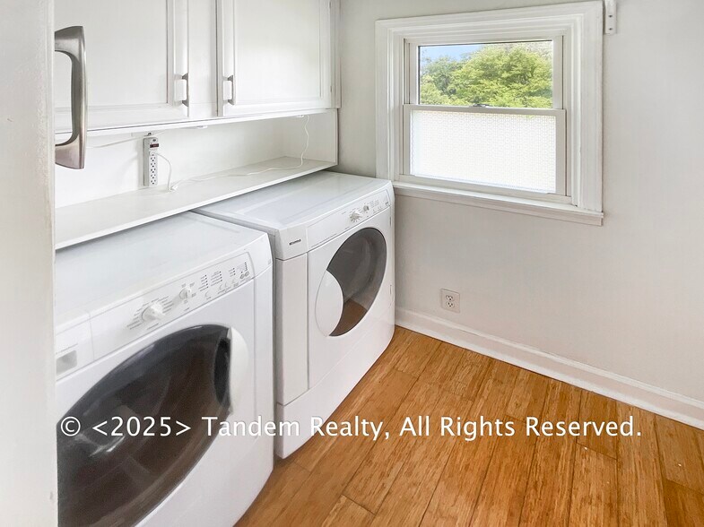 Building Photo - 401 Cleves St