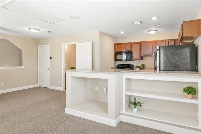Building Photo - 2458 Goldenrod Wy
