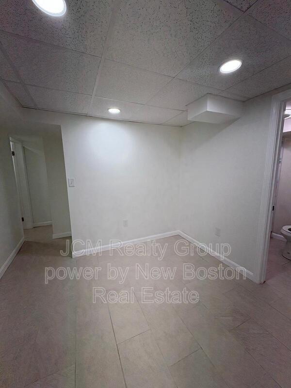 Building Photo - 144 Bloomingdale St