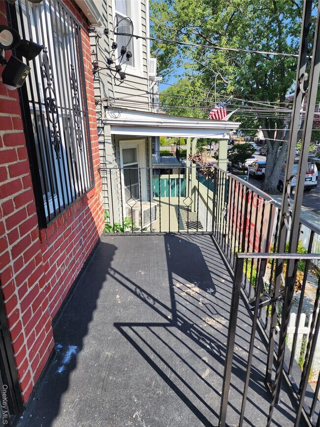 Building Photo - 1609 Colden Ave