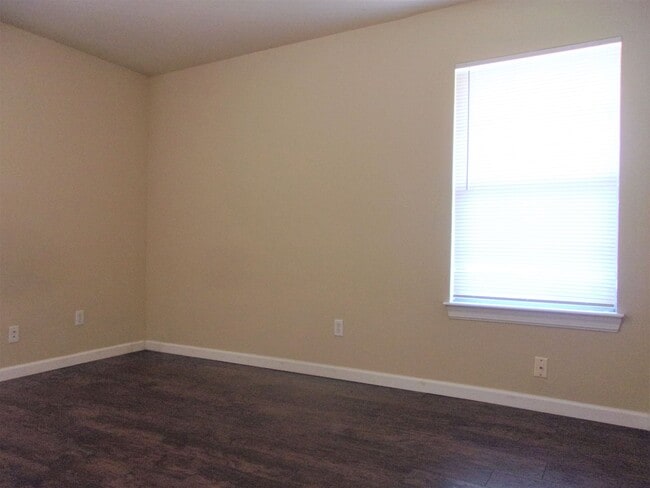 Building Photo - 3 BED 2 BATH 2 CAR GARAGE HOME- NW OKC