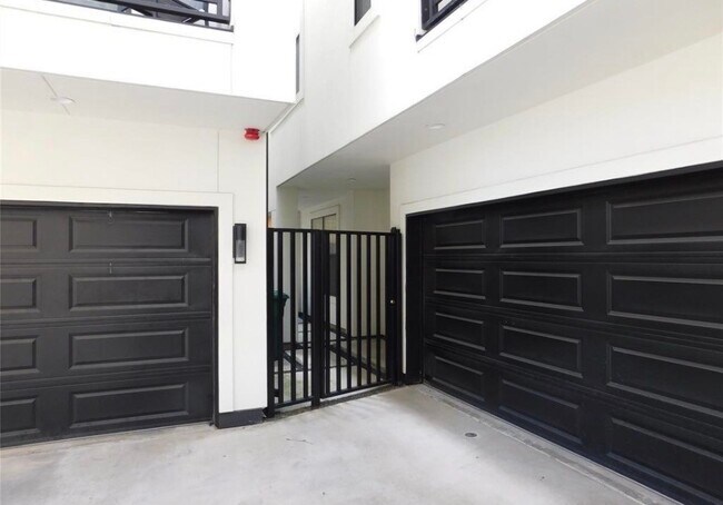 Building Photo - 4506 Austin St