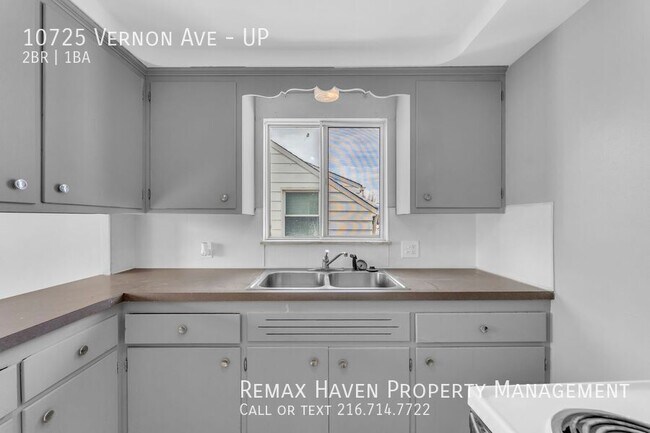 Building Photo - 10725 Vernon Ave