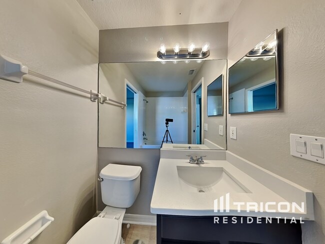 Building Photo - 31333 Heatherstone Dr