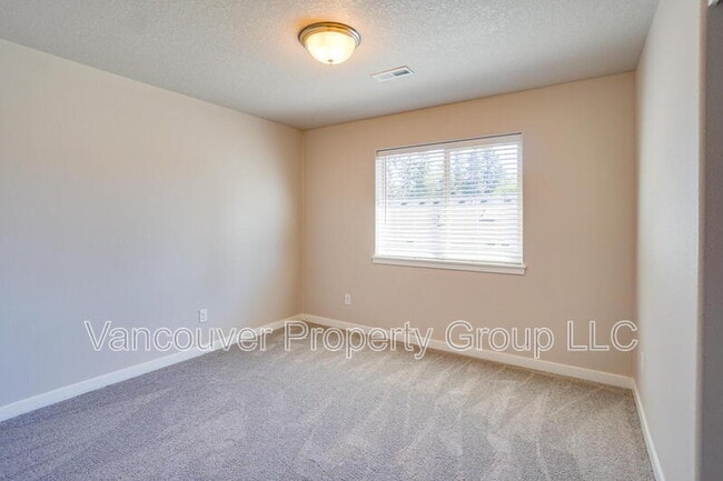 Building Photo - 6125 NE 105th Ave