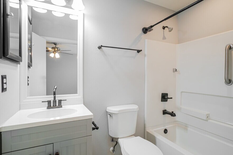 Building Photo - 192 Brookfall Dr