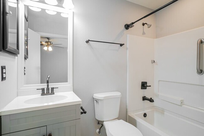 Building Photo - 192 Brookfall Dr