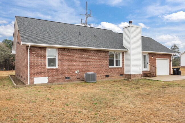 Building Photo - 38 Hallmark Dr